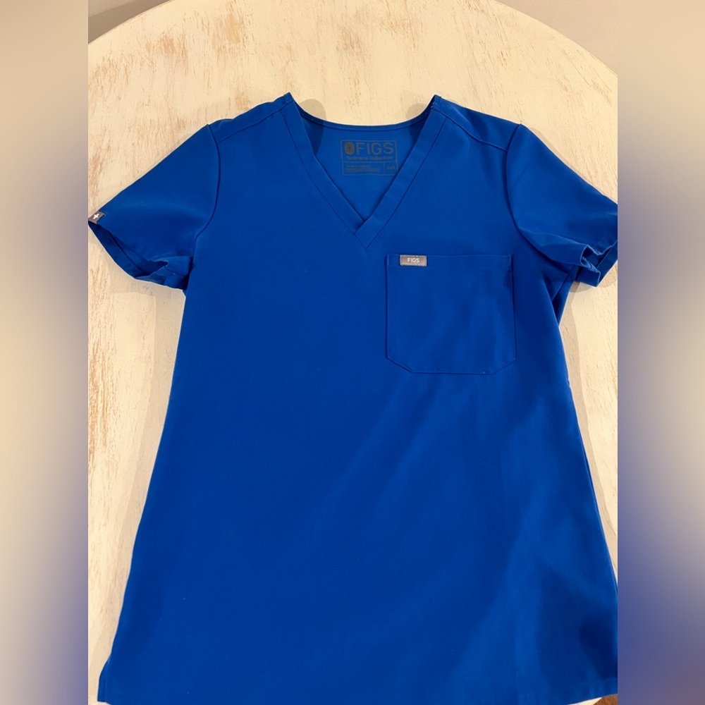 Figs Catarina one pocket top. Size XXS. Color royal blue. *stain on back*